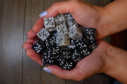Counter Dice + / - , Magic TCG, Grey White (Reversed) Marble Color Theme, perfect for any magic the gather deck! Edh, Cedh Magic Deck!