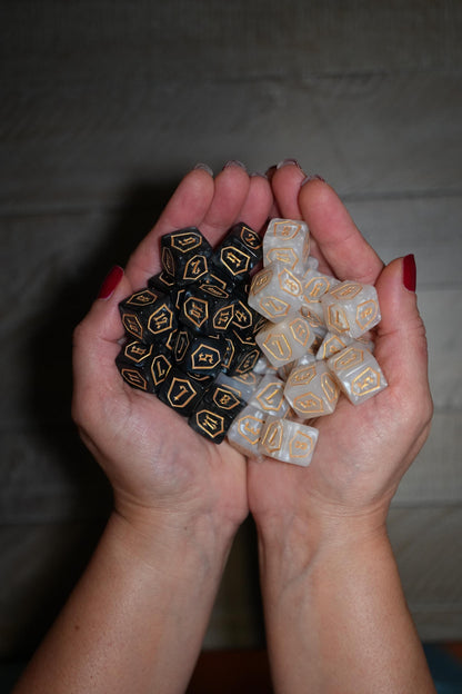 Black Loyalty Counter Dice for Magic, perfect for any magic the gathering deck! Edh, Cedh Magic Deck! Great MTG Gift!